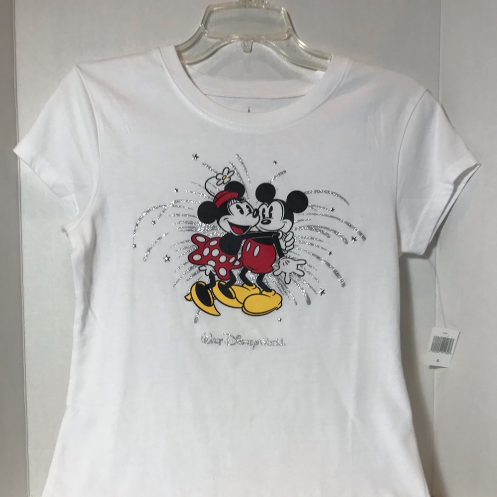 NWT Disney T-Shirt Size S (love 3)